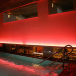 QT Bar mit Swimming Pool im Grace Hotel 